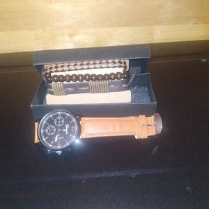 Watch set that comes with 3 bracelets